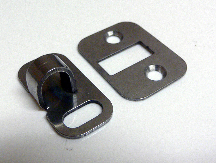 Mobella Loop strike and alignment plate for Offshore Curved latch ME-R8377