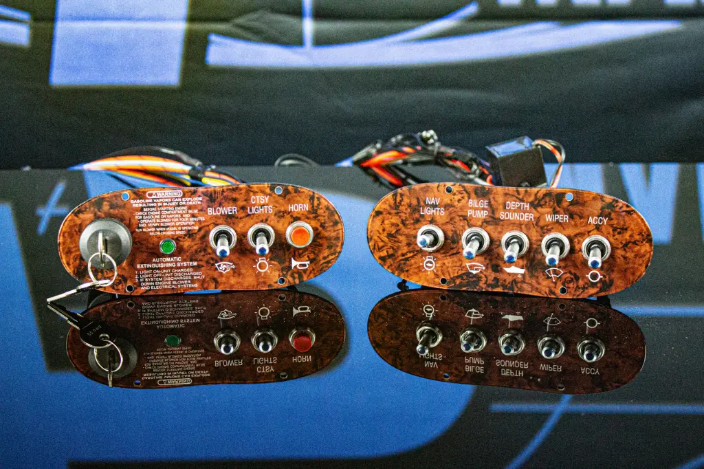 "Peanut" 185-260 Bowrider, 190 Sundeck