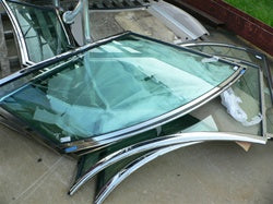 Curved starboard windshield section for Sea Ray 390 Sundancer