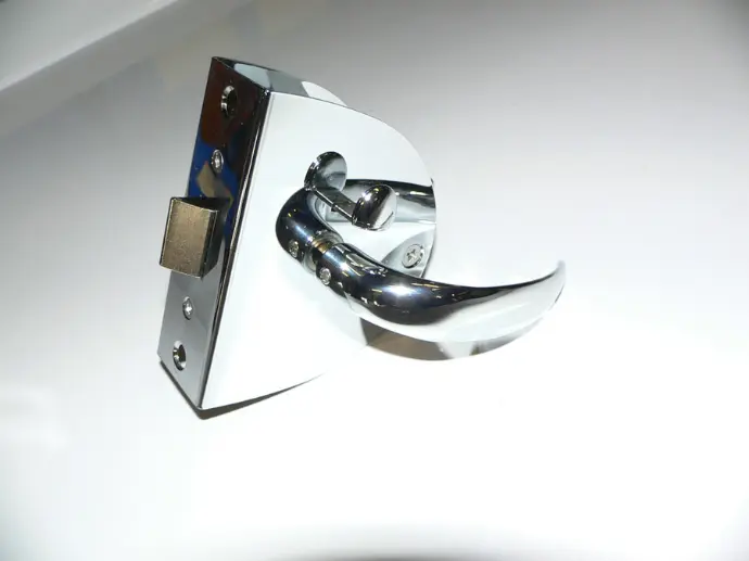 Mobella Compact Clamshell Cabin Door Latch