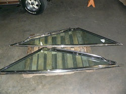 [SUR-000117] Sea Ray  windshield wings Port and Stbd, unknown application, damaged frames
