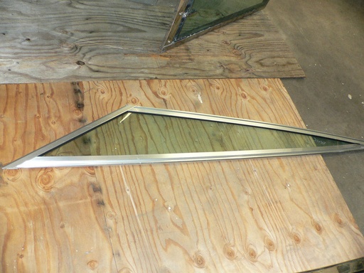 [SUR-000132] Port windshield wing for 1993 Sea Ray 240 Bowrider