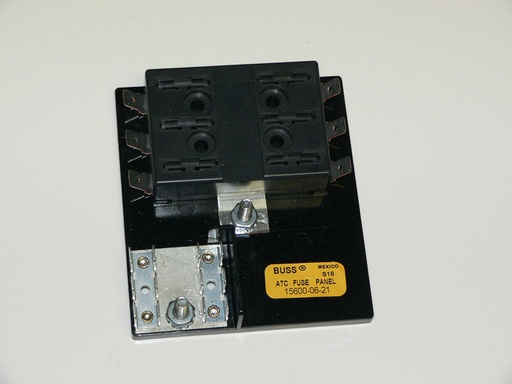 [SUR-000188] 6 port fuse block with ground strip - spade term.